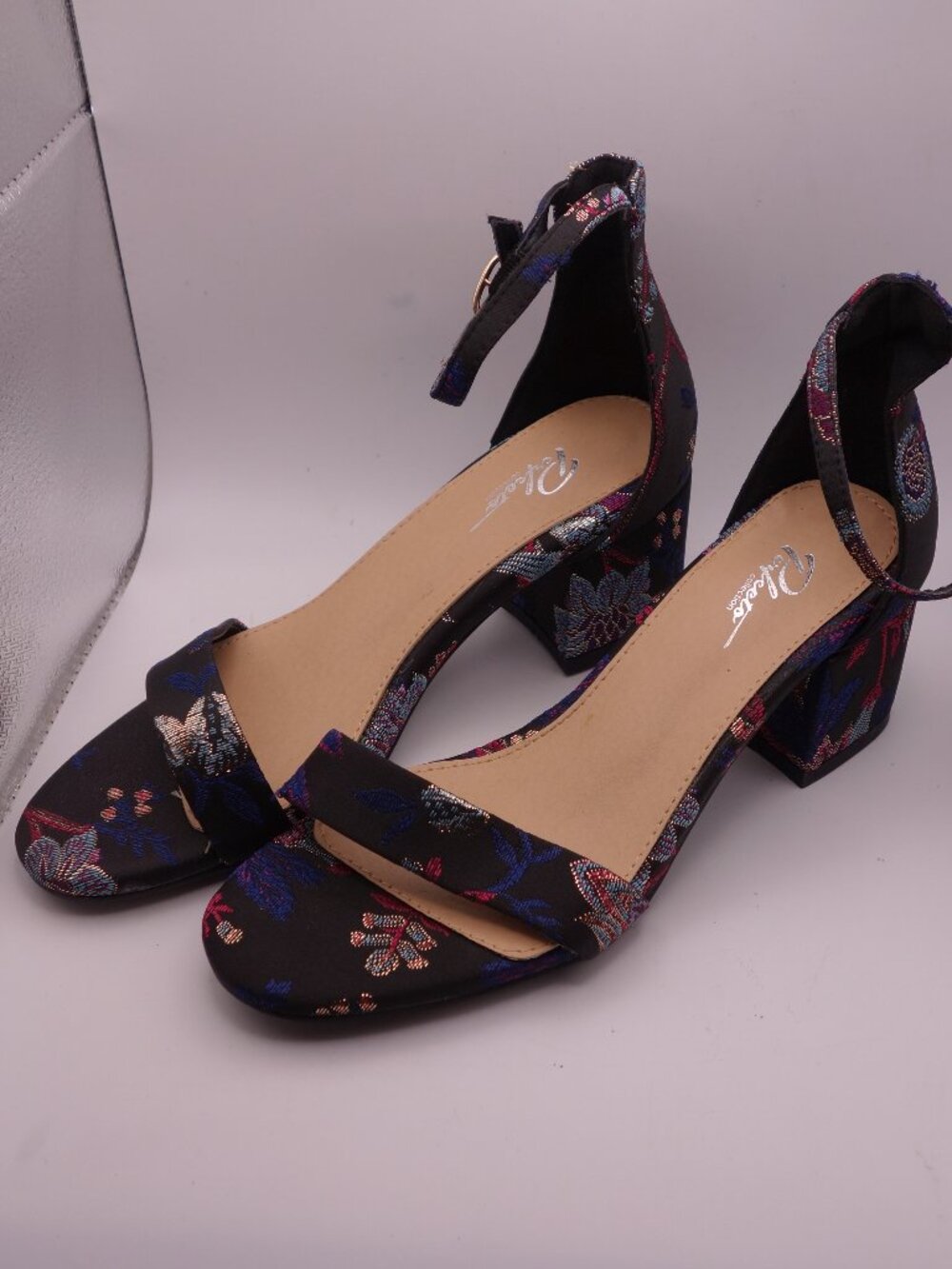 Perfecto Collection Floral Brocade Ankle Strap Block Heel Sandals Size 6